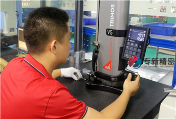 The detection accuracy of the height detector is +/-0.001mm