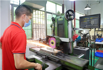 Grinding machine accuracy up to +/-0.005mm