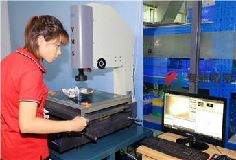 The detection accuracy of the two-element detector is +/-0.001mm